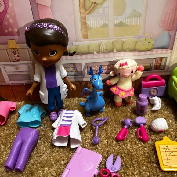 Doc McStuffins portable Hospital Playset from the Disney Store - Picture 6 of 7